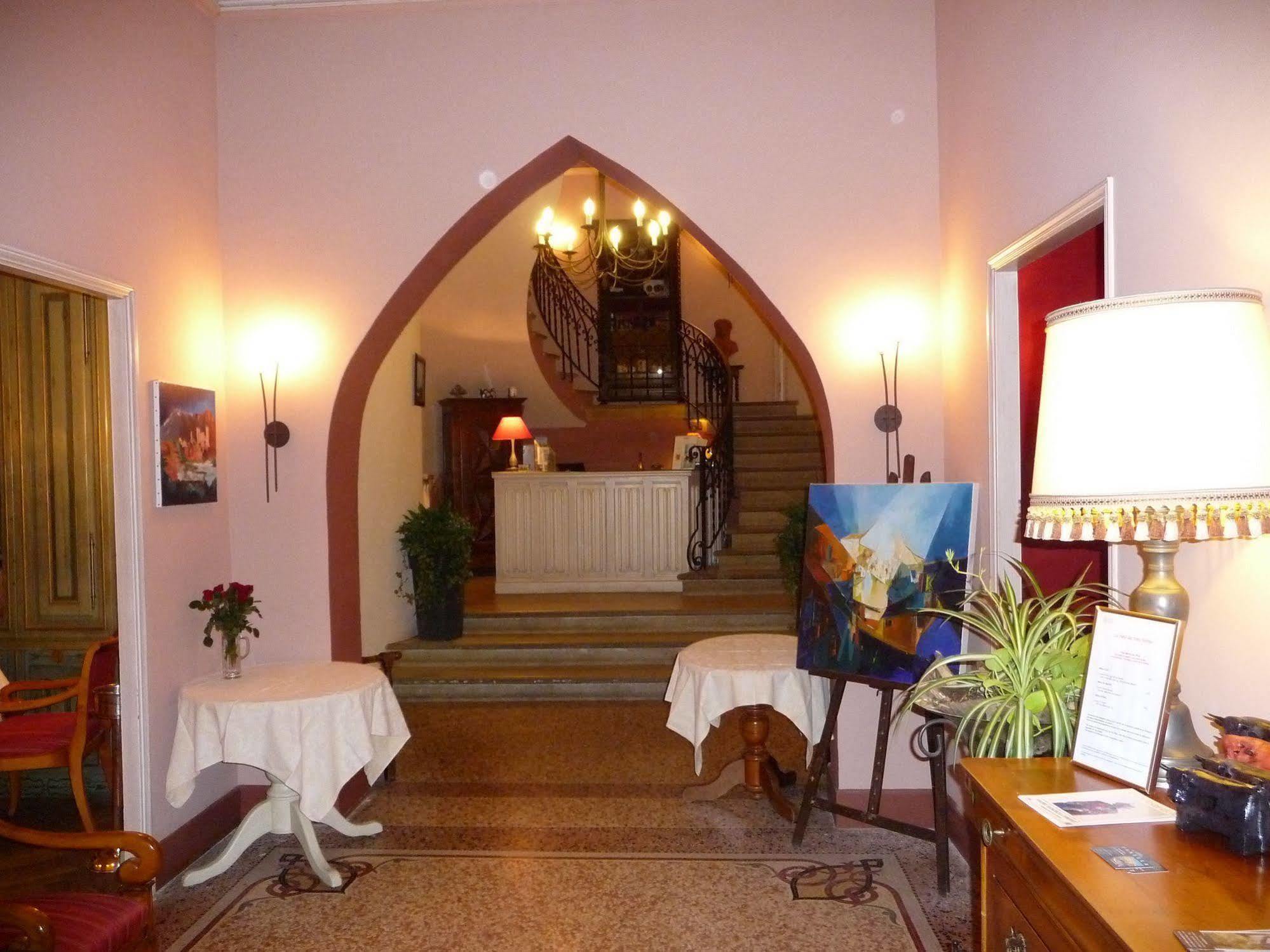 Hostellerie Du Chateau Des Fines Roches Шатонёф-дю-Пап Экстерьер фото